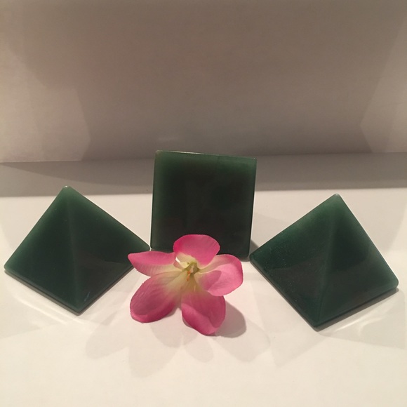 Aventurine Pyramid. New. - Picture 3 of 3